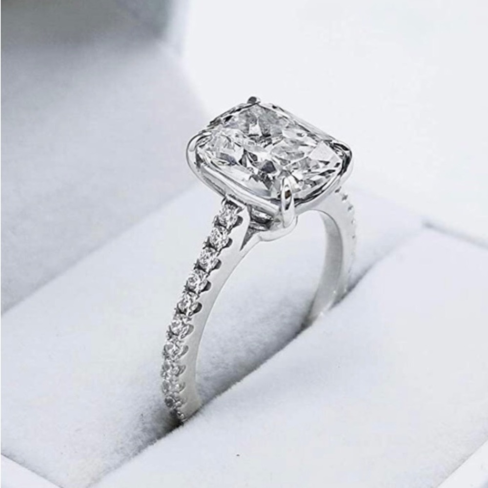 18k 3ct Cushion Cut Ring - Picture 3 of 12